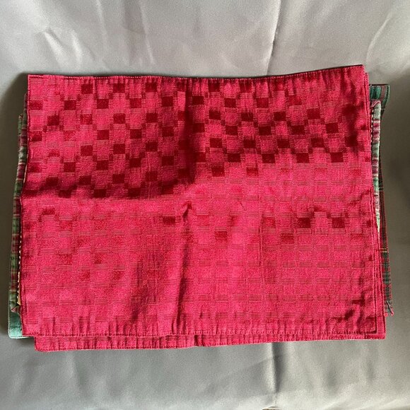 Set Of 6 Vintage Holiday Fabric Placemats With Santa Plaid & Textured Red Patter - Picture 4 of 4